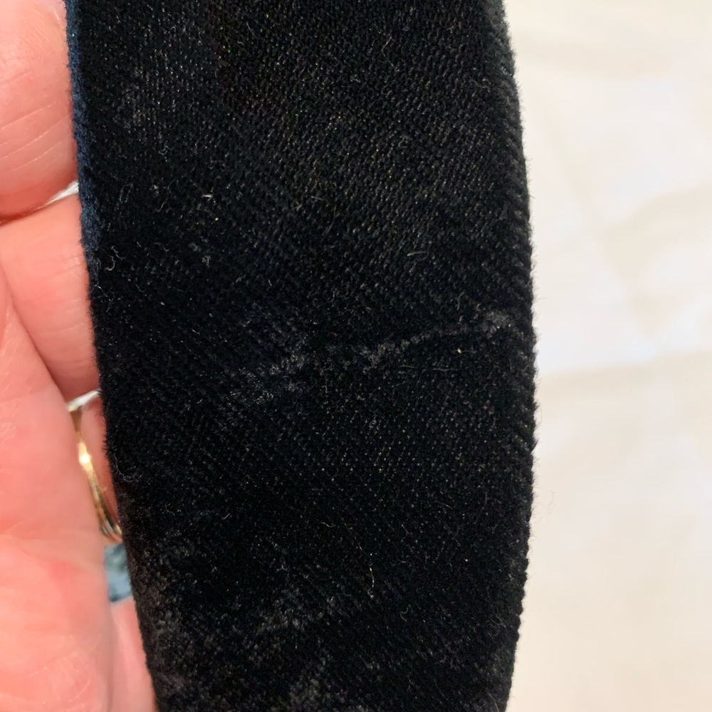 Vintage women’s black velvet headband with mesh veil - Picture 6 of 6